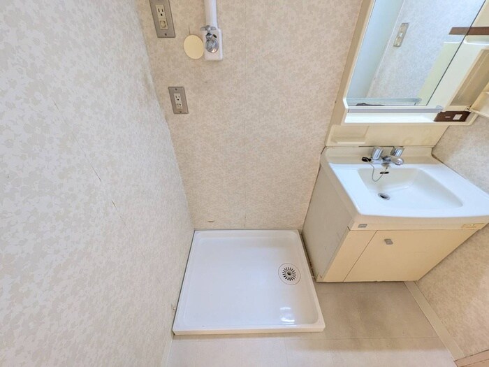 物件内観写真16　(洗濯機置場)