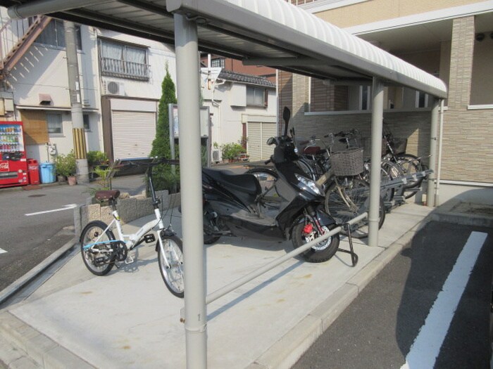 物件外観写真4　(駐輪場)