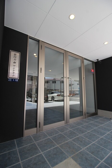 物件外観写真2　(エントランス部分)