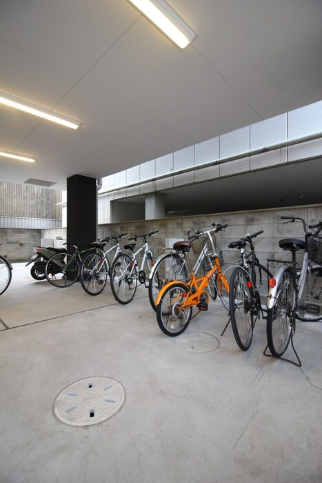 物件外観写真3　(駐輪場)