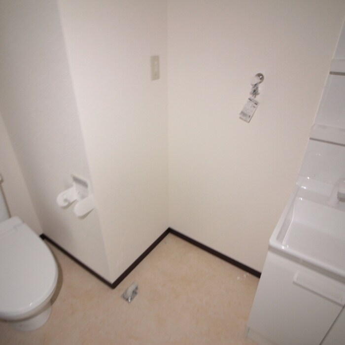 物件内観写真10　(洗濯機置場)