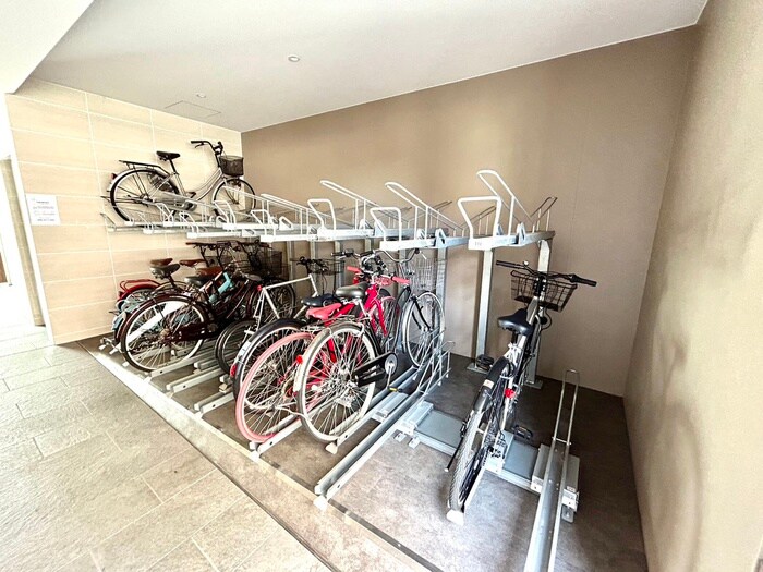 物件外観写真3　(駐輪場)