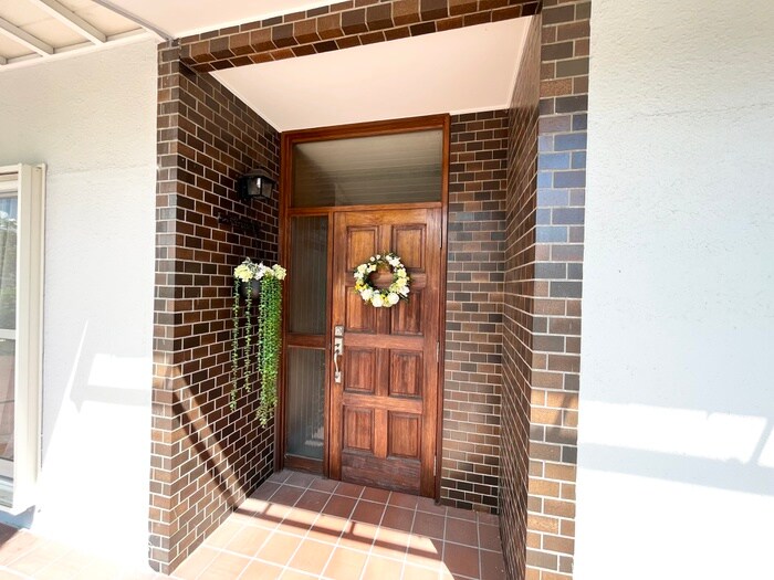 物件外観写真3　(エントランス部分)