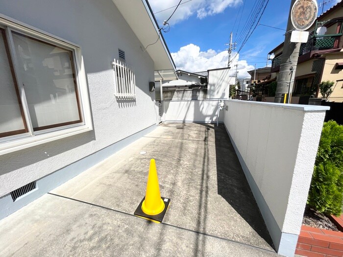 物件外観写真5　(駐車場)