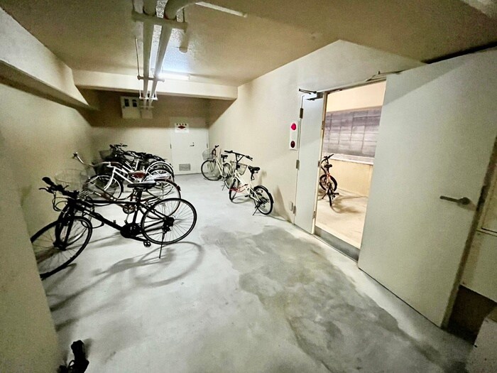 物件外観写真2　(駐輪場)