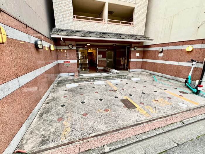 物件外観写真4　(駐車場)