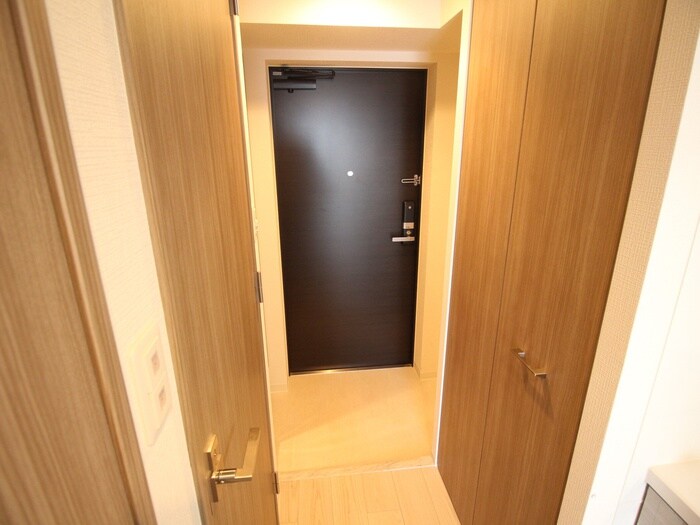 物件内観写真16　(玄関)