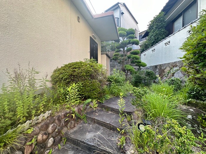 物件外観写真5　(エントランス部分)