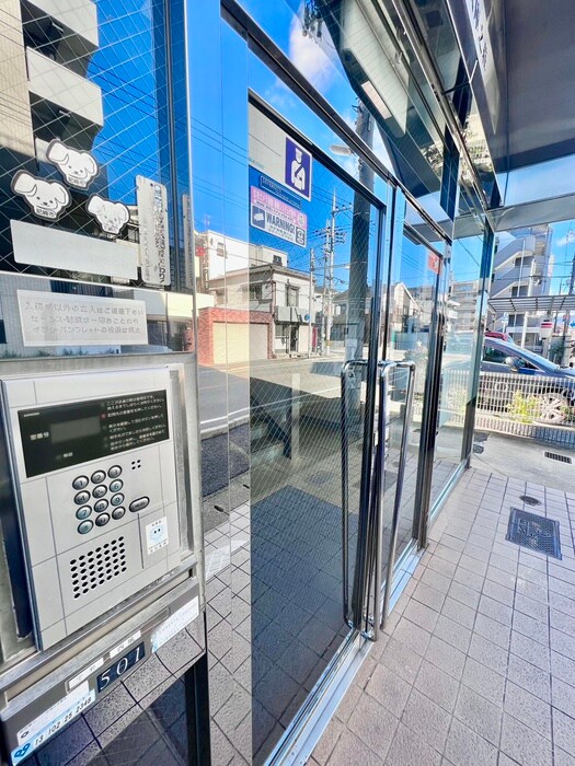 物件外観写真3　(エントランス部分)