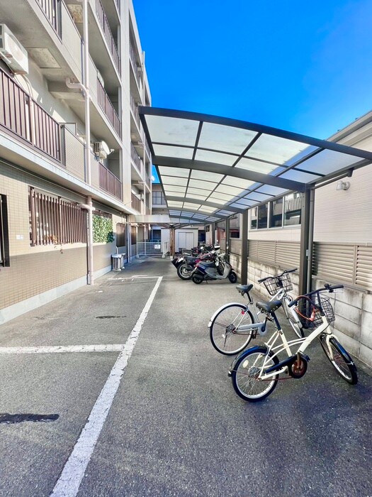 物件外観写真4　(駐輪場)