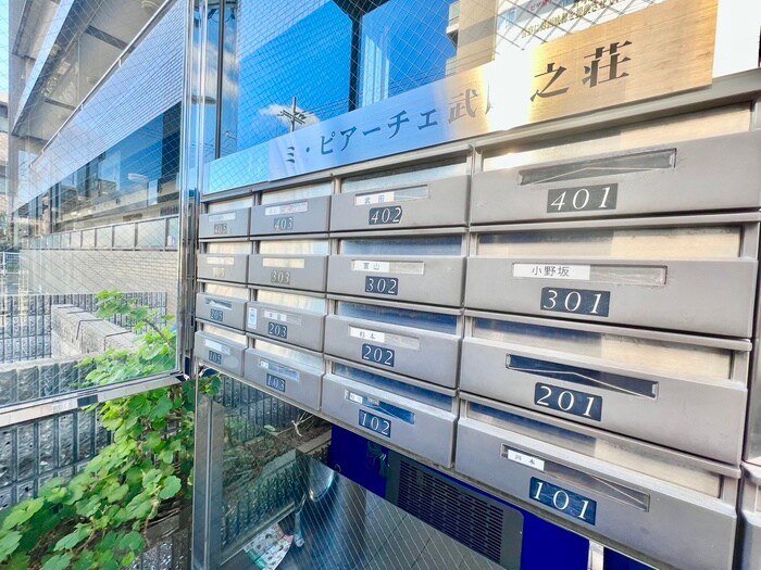 物件外観写真5　(エントランス部分)