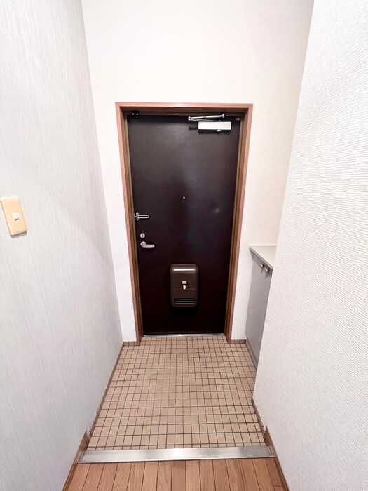 物件内観写真16　(玄関)