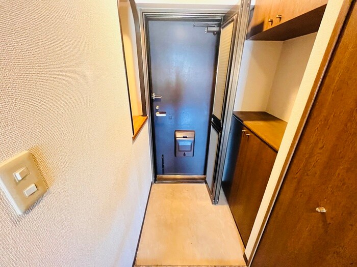 物件内観写真17　(玄関)