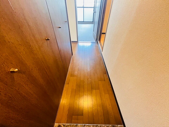 物件内観写真18　(廊下)
