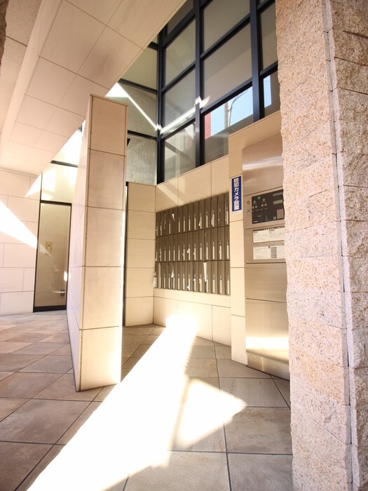 物件外観写真5　(エントランス部分)