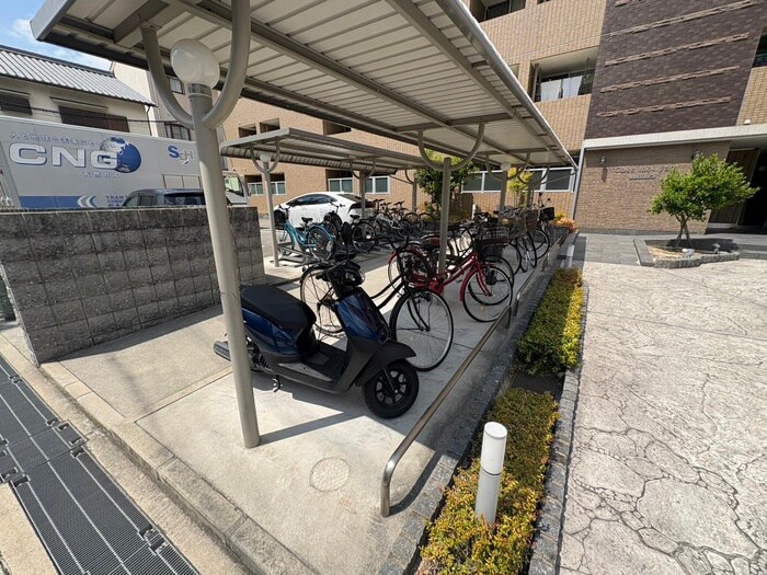 物件外観写真2　(駐輪場)
