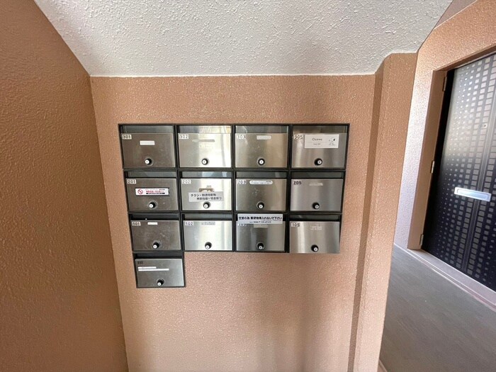 物件外観写真6　(エントランス部分)