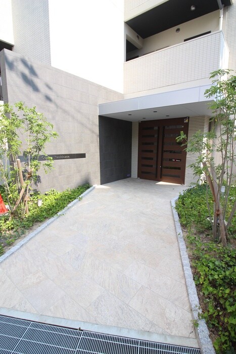 物件外観写真5　(エントランス部分)