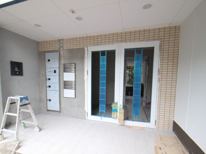 物件外観写真4　(エントランス部分)