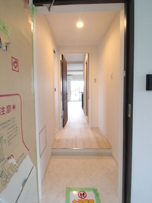 物件内観写真16　(玄関)