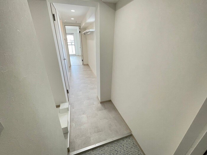 物件内観写真5　(玄関)