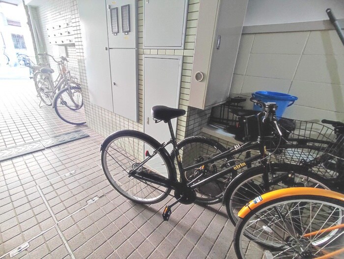 物件外観写真4　(駐輪場)