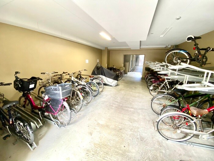 物件外観写真4　(駐輪場)