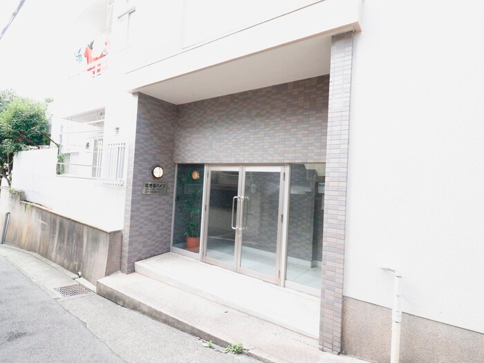 物件外観写真4　(エントランス部分)