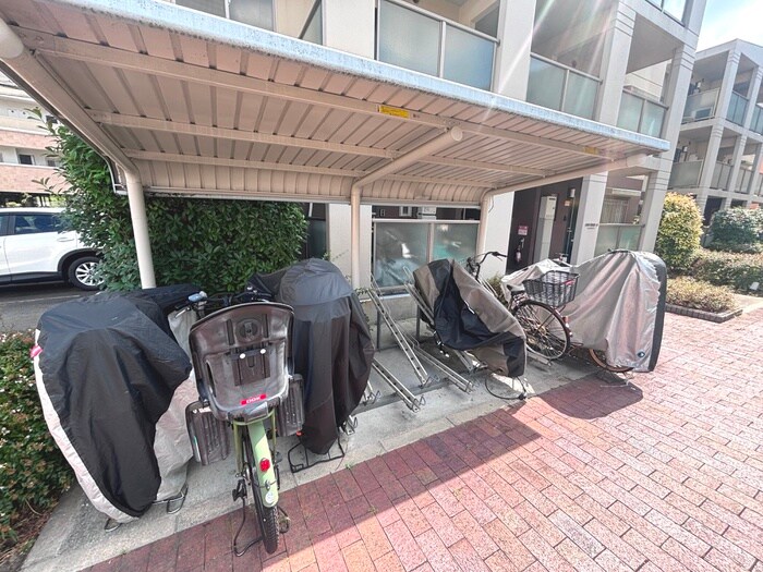 物件外観写真6　(駐輪場)