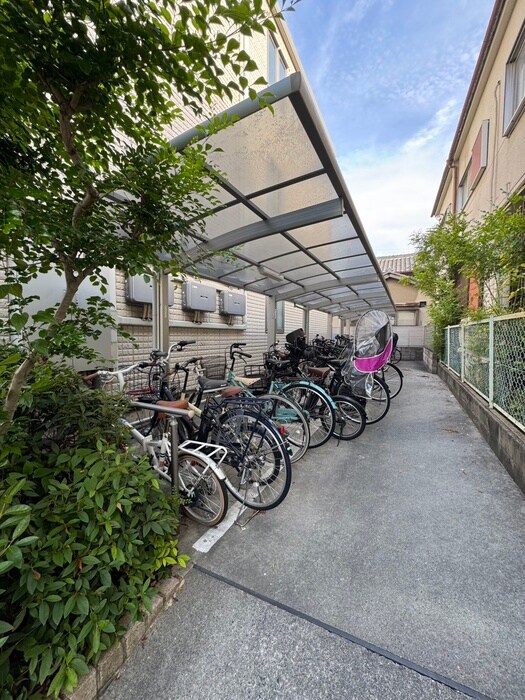 物件外観写真4　(駐輪場)