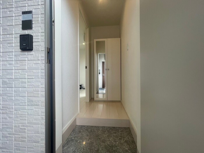 物件内観写真9　(玄関)