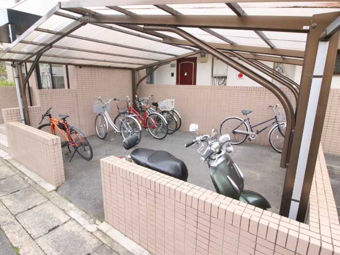 物件外観写真4　(駐輪場)