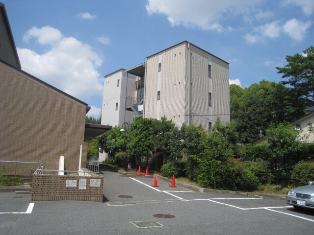 物件外観写真2　(駐車場)