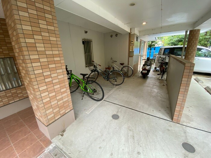 物件外観写真4　(駐輪場)