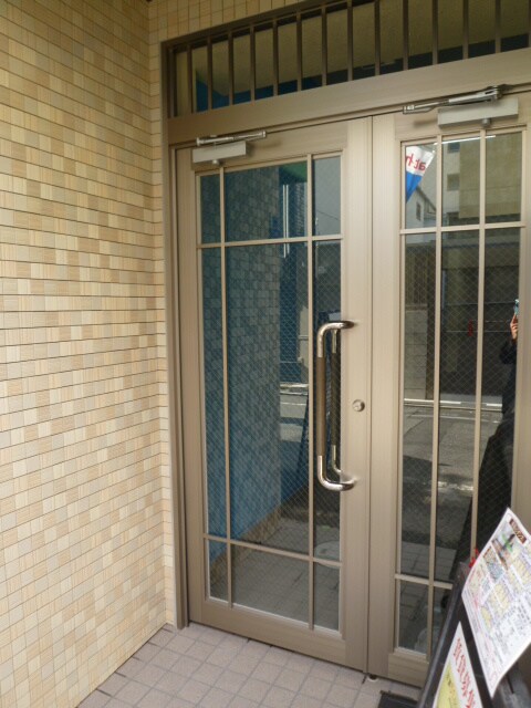 物件外観写真2　(エントランス部分)