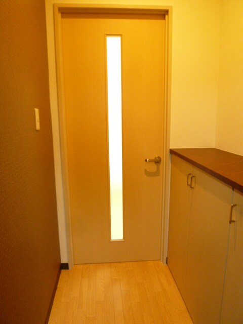 物件内観写真10　(玄関)