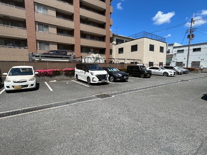 物件外観写真5　(駐車場)