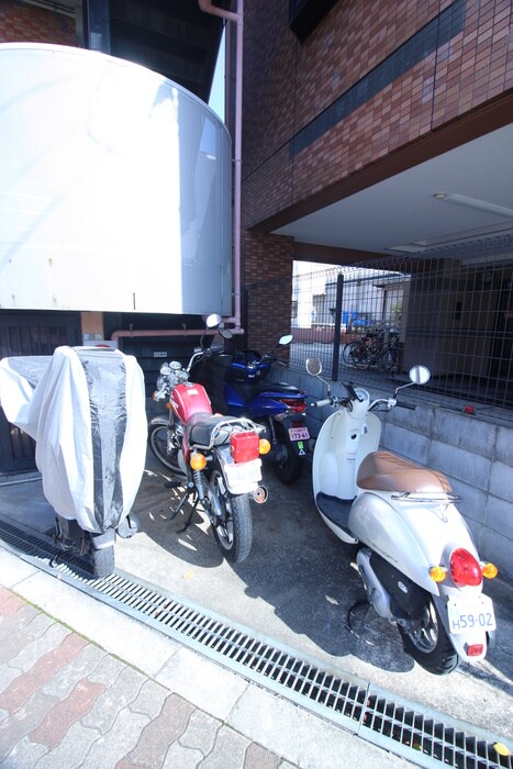 物件外観写真5　(駐輪場)