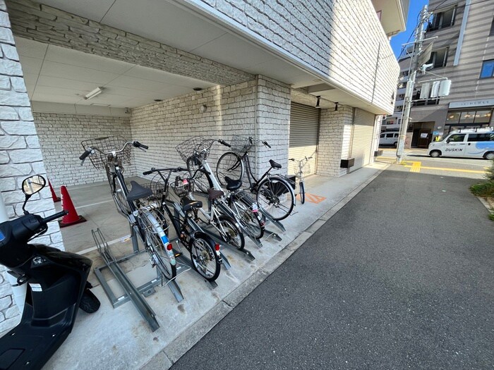 物件外観写真6　(駐輪場)