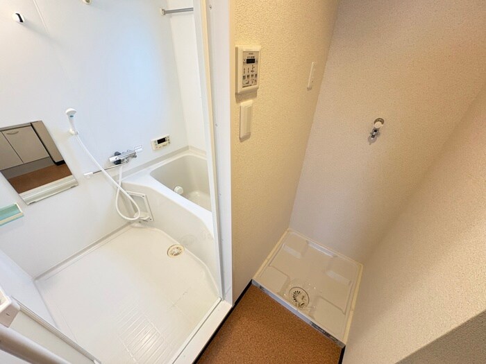 物件内観写真11　(洗濯機置場)