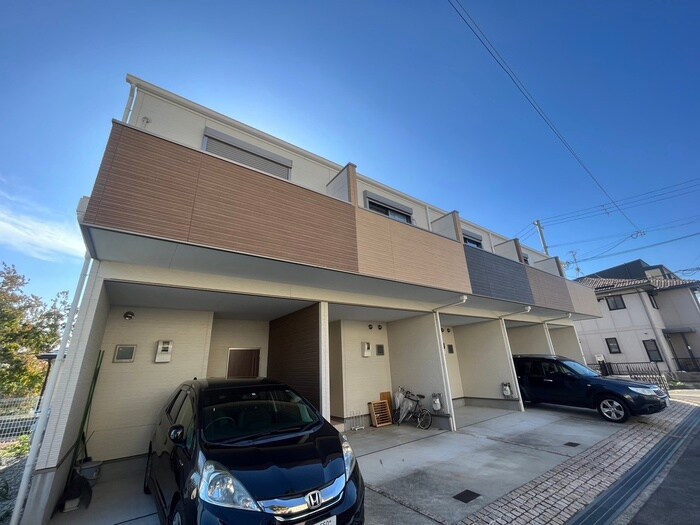 物件外観写真3　(駐輪場)