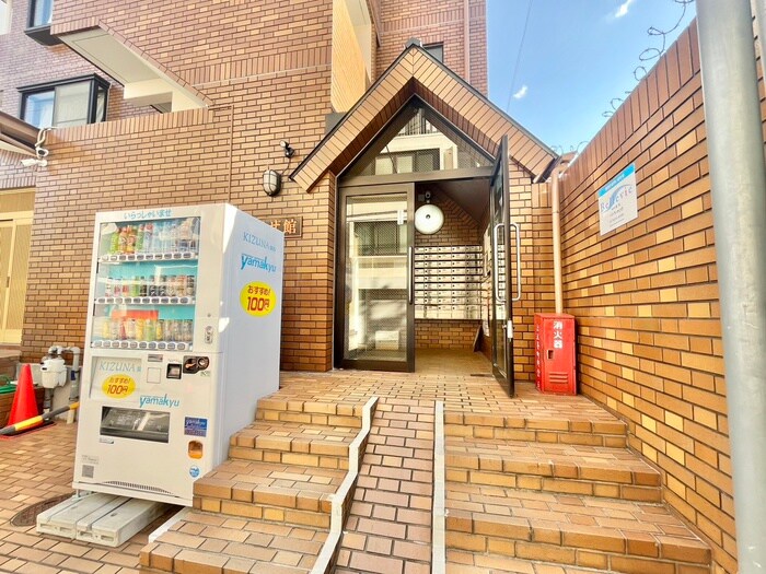 物件外観写真3　(エントランス部分)