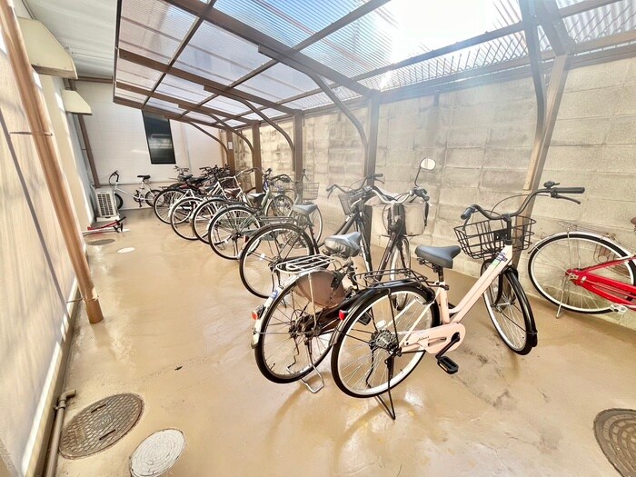 物件外観写真4　(駐輪場)