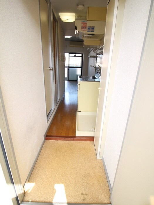 物件内観写真11　(玄関)