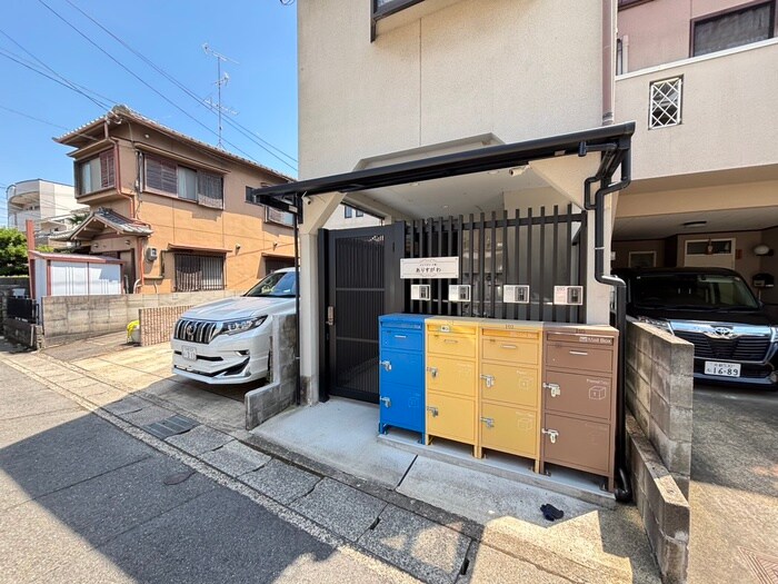 物件外観写真3　(エントランス部分)