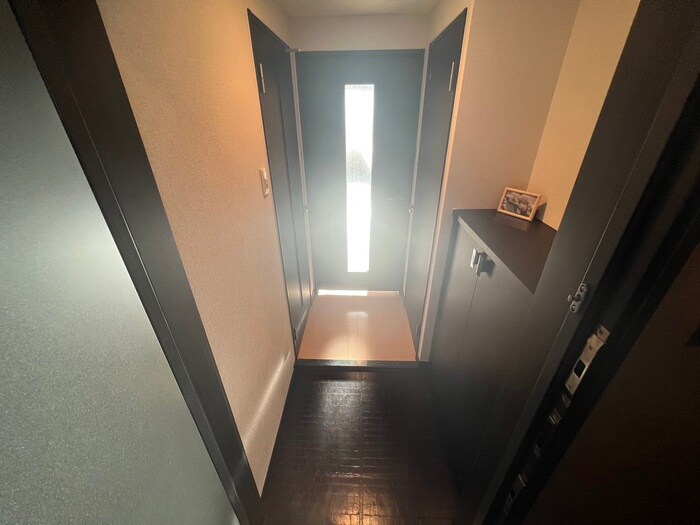 物件内観写真7　(玄関)