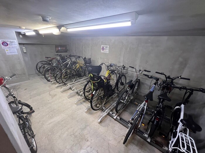物件外観写真3　(駐輪場)