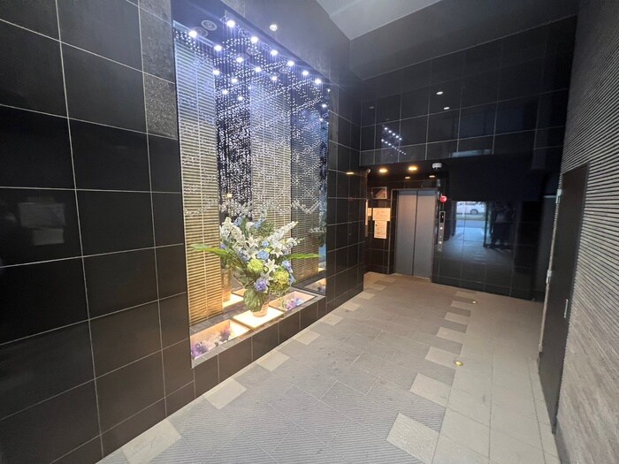 物件外観写真5　(エントランス部分)