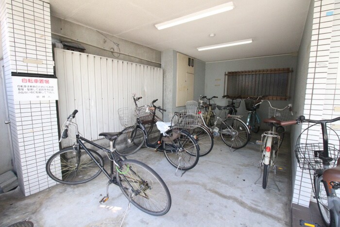 物件外観写真4　(駐輪場)