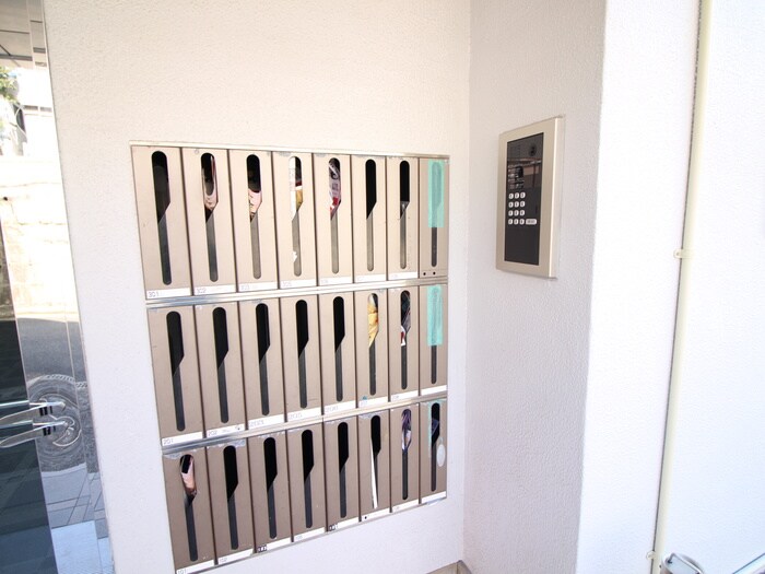 物件外観写真4　(エントランス部分)